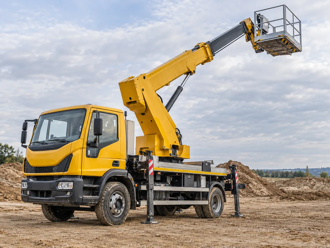 Piattaforma Autocarrata pronto per cantieri nel livornese Piattaforma Autocarrata pronto per cantieri nel livornese